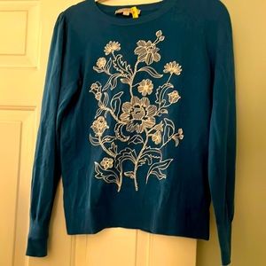 Cute sweater with floral embroidery